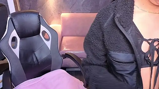 Sophie jones b online show from 9, 4, 2026