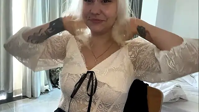 LuxureMia online show from 5, 2, 2026