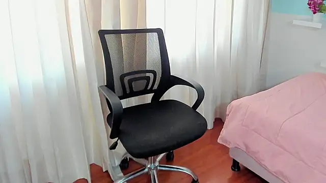 kendall hernandez online show from 4, 3, 2026