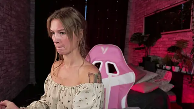 Crystal Kris online show from 5, 2, 2026