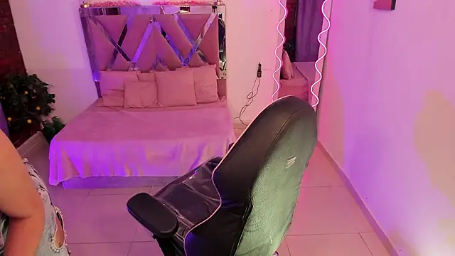 ZAYRA TAY online show from 28, 2, 2026