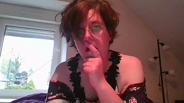 OIseauNoir88 online show from 12, 4, 2026