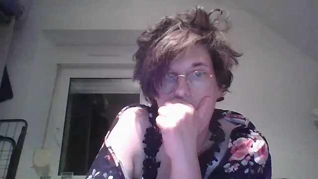 OIseauNoir88 online show from 12, 4, 2026