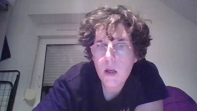 OIseauNoir88 online show from 5, 4, 2026