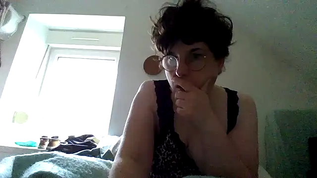 OIseauNoir88 online show from 9, 2, 2026