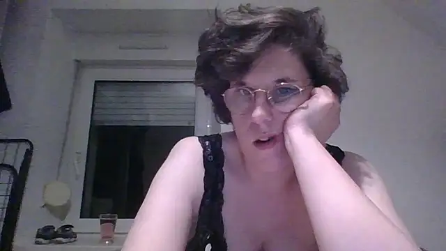 OIseauNoir88 online show from 15, 4, 2026