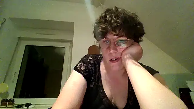 OIseauNoir88 online show from 9, 2, 2026