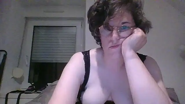 OIseauNoir88 online show from 18, 4, 2026