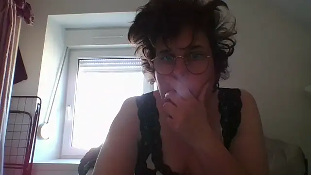 OIseauNoir88 online show from 25, 3, 2026