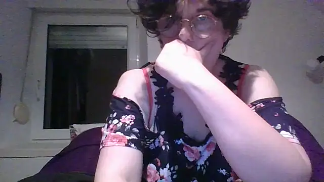 OIseauNoir88 online show from 4, 4, 2026