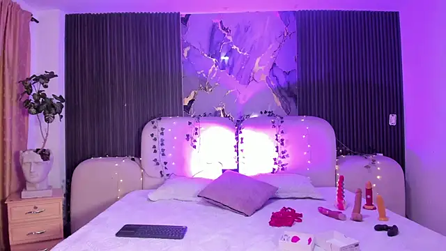 JazminRusso  online show from 17, 4, 2026
