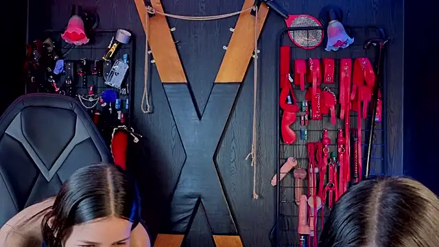 Miss Electra and Iris online show from 22, 4, 2026