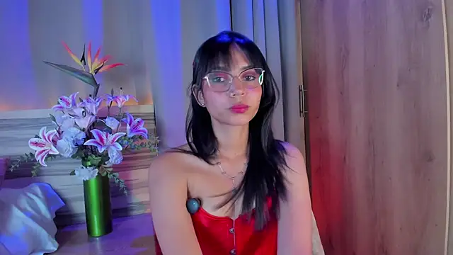 Snapshot of EvaLune chatting on 8, 4, 2026 EvaLune online show from 8, 4, 2026