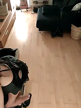 YaraEstelle online show from 11, 3, 2026