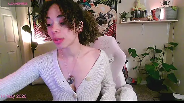 Snapshot of gunzinrose chatting on 14, 5, 2026 gunzinrose online show from 14, 5, 2026