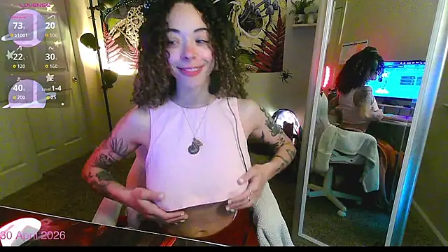 Snapshot of gunzinrose chatting on 30, 4, 2026 gunzinrose online show from 30, 4, 2026