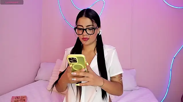 Hilaryportman online show from 4, 3, 2026