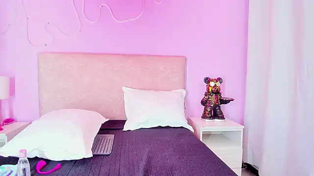 Hilaryportman online show from 1, 3, 2026