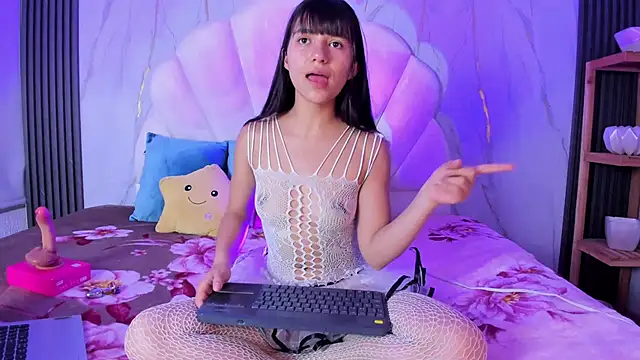 LiaJohnnson  online show from 22, 4, 2026