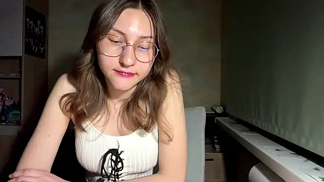 Miaaa Moon online show from 10, 5, 2026