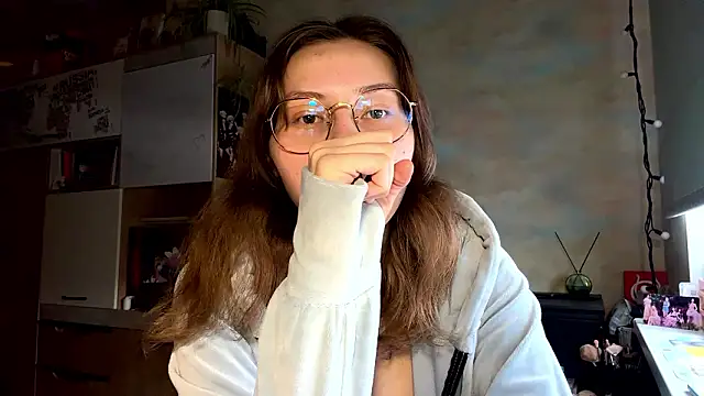 Miaaa Moon online show from 4, 3, 2026