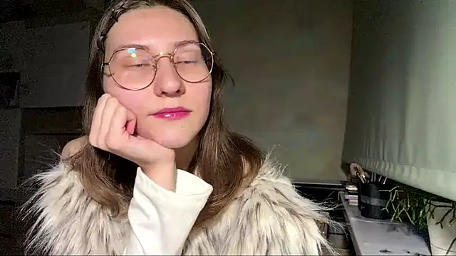 Miaaa Moon online show from 22, 4, 2026