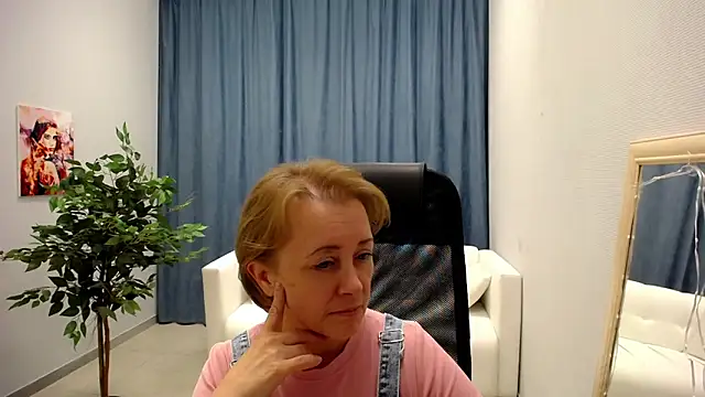 Snapshot of MONA_W chatting on 27, 5, 2026 MONA W online show from 27, 5, 2026