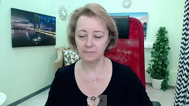 MONA W online show from 9, 4, 2026