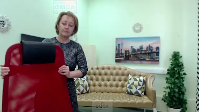 MONA W online show from 8, 4, 2026