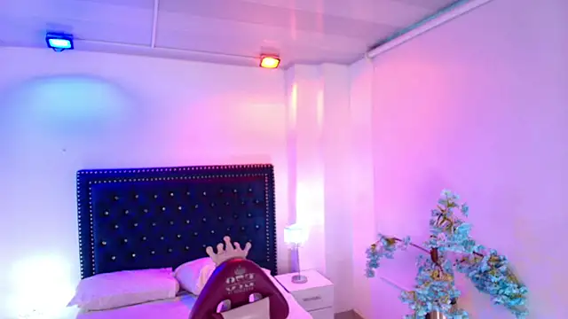 Madame scarlett online show from 4, 6, 2026