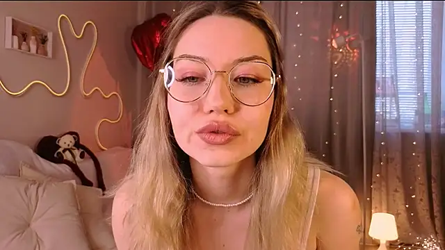 lusciousslily online show from 4, 3, 2026