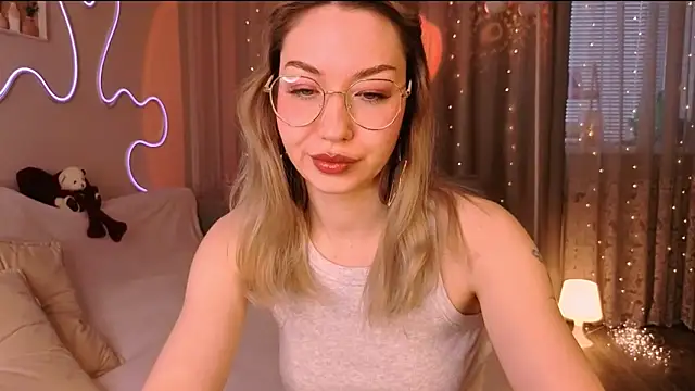 lusciousslily online show from 10, 3, 2026