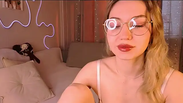 lusciousslily online show from 12, 3, 2026