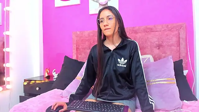 Vaiolletcooper online show from 6, 3, 2026