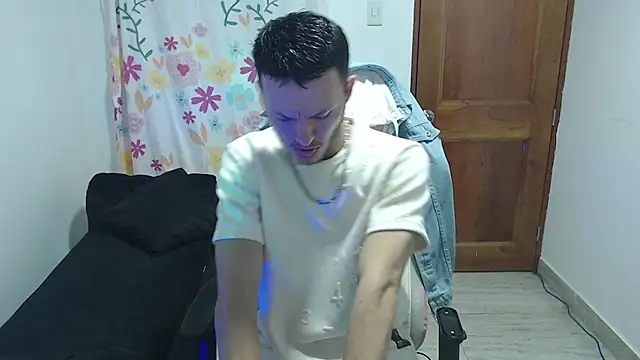 Ariana Esteban07 online show from 5, 3, 2026