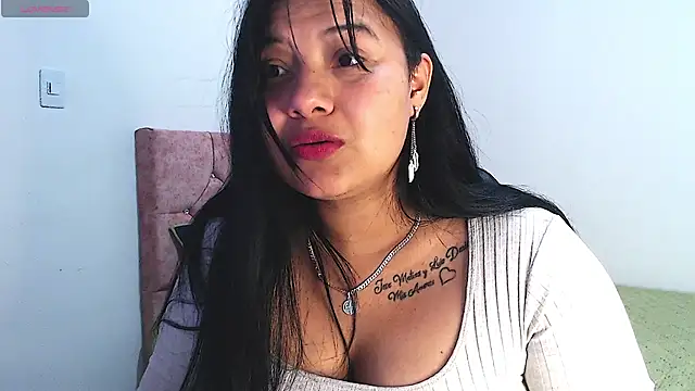Snapshot of emily-rousee- chatting on 23, 4, 2026 emily-rousee- online show from 23, 4, 2026
