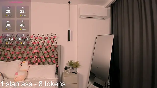 Luna Starlight online show from 5, 3, 2026