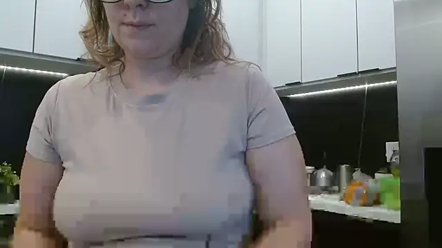 Snapshot of HazelSkyesChat chatting on 3, 8, 2026 HazelSkyesChat online show from 3, 8, 2026