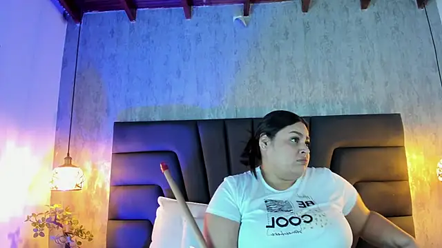 Maya curvy online show from 8, 3, 2026