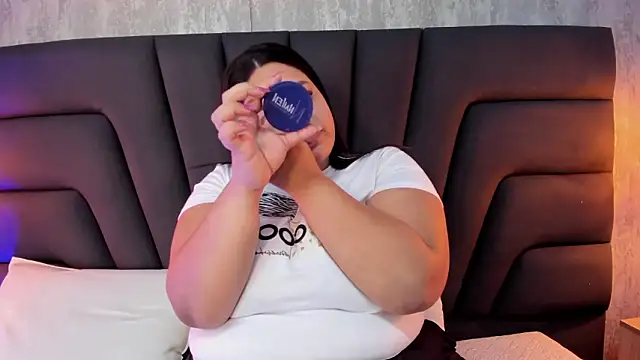 Maya curvy online show from 8, 3, 2026