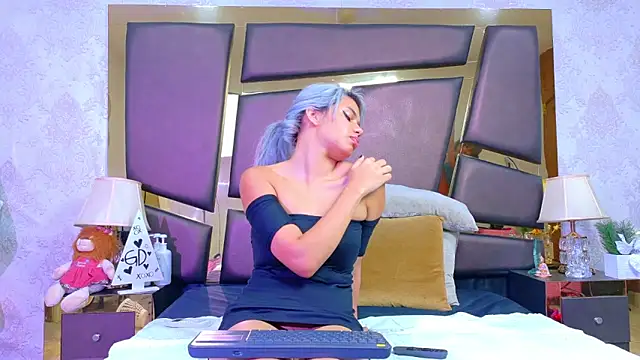 AlanaHouston online show from 11, 4, 2026