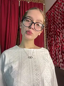 MyKittySayMeow online show from 15, 2, 2026