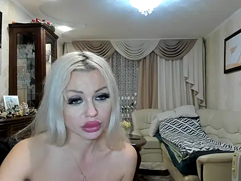 Snapshot of Roxxxy_Royce chatting on 13, 4, 2026 Roxxxy Royce online show from 13, 4, 2026