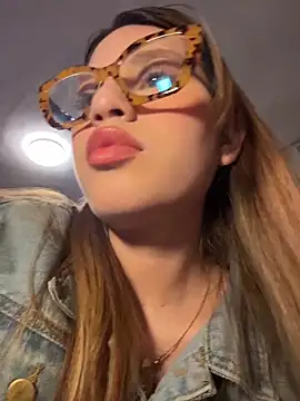 Snapshot of romyamo chatting on 26, 4, 2026 romyamo online show from 26, 4, 2026