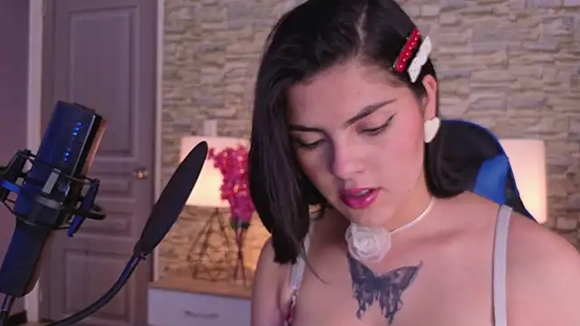 Snapshot of butterflyx39 chatting on 25, 5, 2026 butterflyx39 online show from 25, 5, 2026