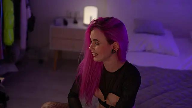 Sarah Pink online show from 1, 3, 2025
