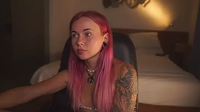 Sarah Pink online show from 24, 3, 2026