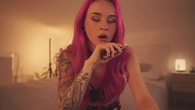 Sarah Pink online show from 7, 2, 2025