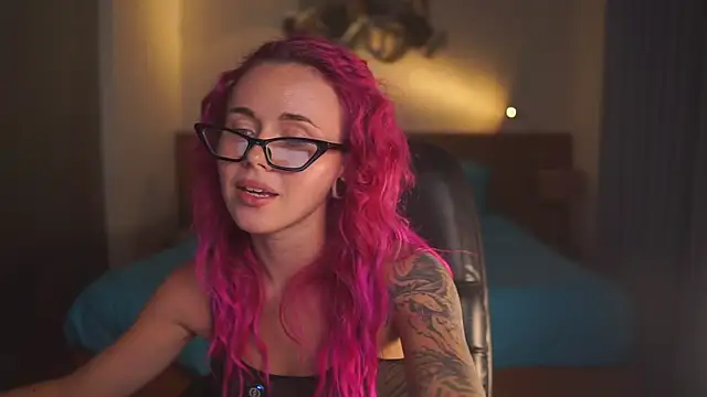 Snapshot of Sarah_Pink chatting on 10, 6, 2026 Sarah Pink online show from 10, 6, 2026
