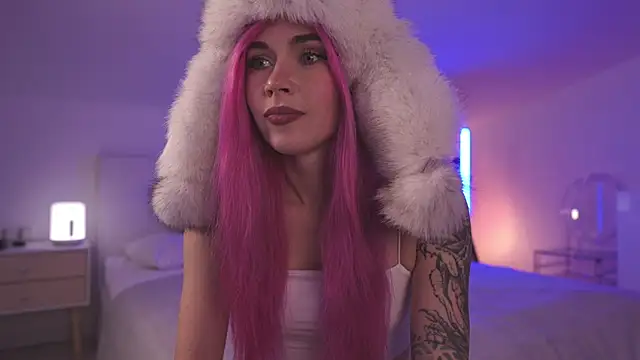 Sarah Pink online show from 23, 2, 2025